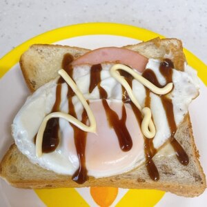 お好み焼きソース活用☆目玉焼きトースト